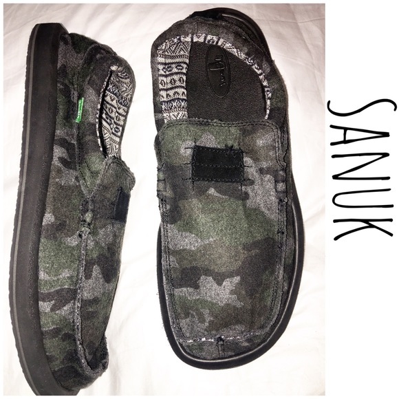 mens camo sanuks